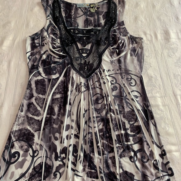 Sleeve less size small top - Picture 5 of 6